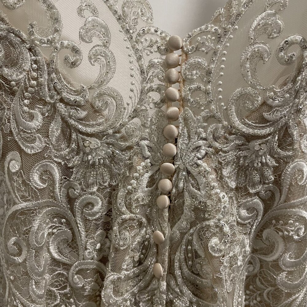 Allure Bridal Gown Style 9501 - Picture 11 of 14